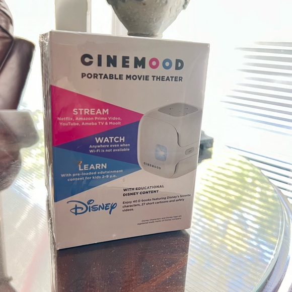 CINEMOOD CNMD0016WT Portable Movie Theatre Projector - White - Picture 1 of 3